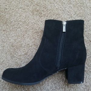 Black heel boots